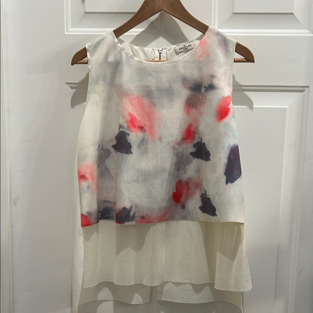 Elegant Sleeveless Blouse with Watercolor Design